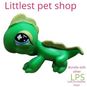 Hasbro Littlest Pet Shop green yellow lizard blue eyes retired collectible rare